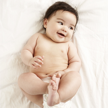 5 Cara Mengajar Bayi Tersenyum