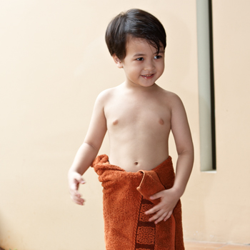 Mengeringkan Tubuh Setelah Mandi