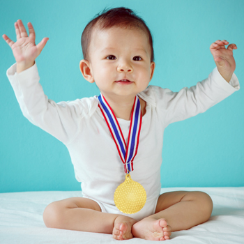 9 Aktivitas Sederhana yang Bisa Bikin Bayi Pintar