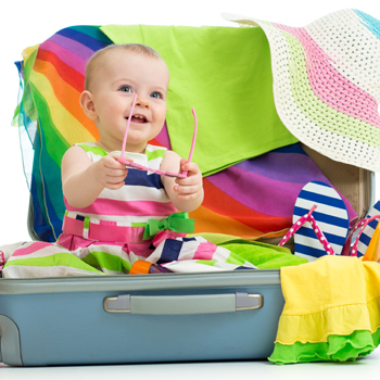 6 Hal yang Membuat Bayi Nyaman di Perjalanan dan Lokasi Wisata