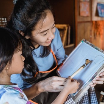 Positif Parenting Hangat tapi Tegas, Anak Tumbuh Percaya Diri