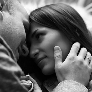 Tips Foreplay Untuk Pasangan yang Masih Tinggal Bersama Orang Tua
