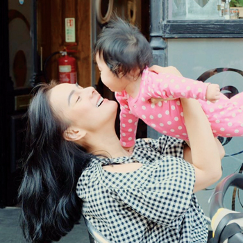 Pengalaman Musim Dingin Astrid Tiar dan Anak