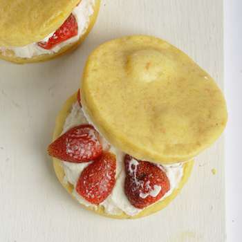 Dorayaki Ubi Krim Keju Stroberi