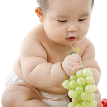 3 Rambu Penting Saat Memberi Makan Bayi yang Wajib Anda Tahu