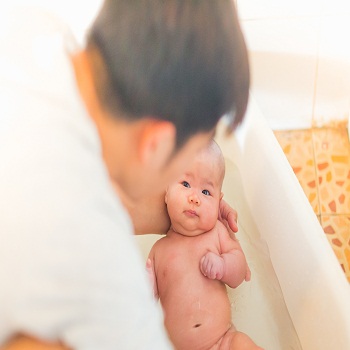 Ayah, Teman Mandi Asyik! 