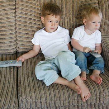 Aturan Menonton TV buat Anak yang Wajib Anda Catat 