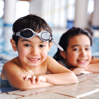 Berenang akan Bikin Anak Lebih Tinggi?