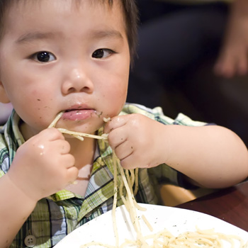 Terapi Anak Susah Makan Bisa Dilakukan Sendiri di Rumah!