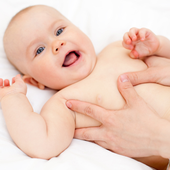 Pijat 'I Love You' Buat Bayi yang Patut Dicoba