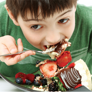 4 Hal yang Wajib Diperhatikan Jika Anak Makan Berlebihan