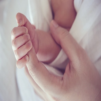 Menggunting Kuku Bayi Itu Mudah