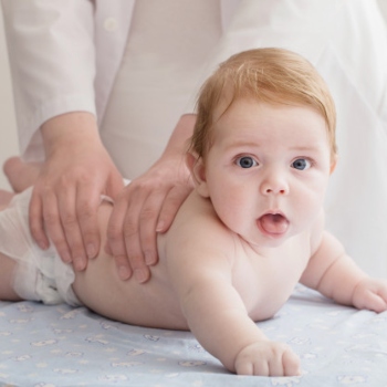 Hangat Sepanjang Hari, Dengan 5 Minyak Telon Bayi Ini