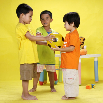 Ajarkan 3 Hal Ini Saat Anak Dikasari Temannya