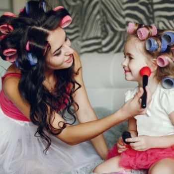 Tip untuk Bunda Jika Anak Mulai Suka Dandan