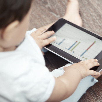 Ini Caranya Agar Anak Tak Mengganggu Gadget Anda