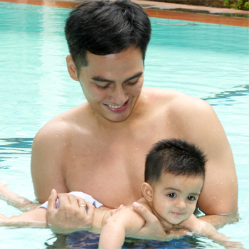 Sore Hari, Waktu Terbaik Ajak Anak Berenang