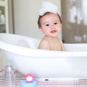 Perhatikan Ini Ketika Membeli Sabun Mandi Bayi