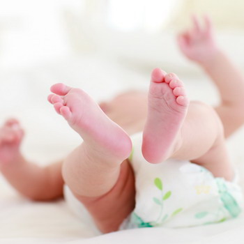 10 Aturan Penting Ganti Popok Bayi