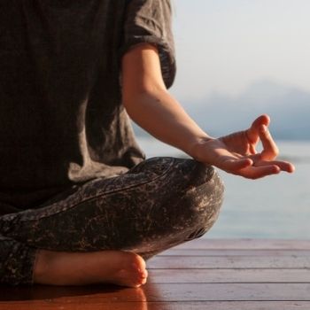 5 Tip Meditasi Saat Anda Terlalu Banyak Pikiran