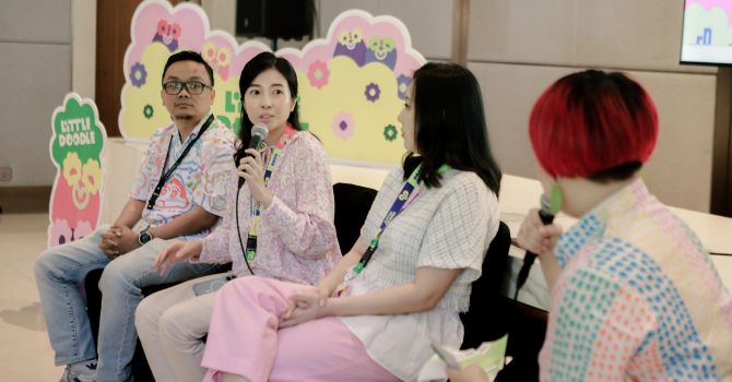 Bram Marantika Junissa Bianda Christine Laifa duduk bersama di LittleDoodle