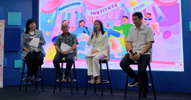 Kiri ke kanan: dr. Ade Djanwari Pasaribu, Sp.A; dr. Yuni Astria, Sp.A; dan M. Aditriya Indraputra, CFA dalam sesi edukasi Parenting PrimaKu