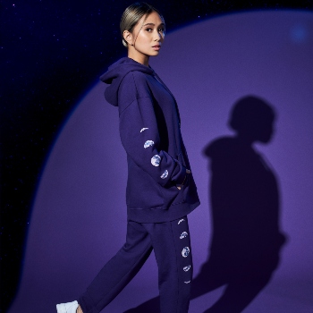 Sporty Look Ala Niki Zefanya, GUESS Originals x NIKI Moonchild