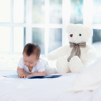 Apa Mainan Tepat untuk Bayi 1-3 Bulan?