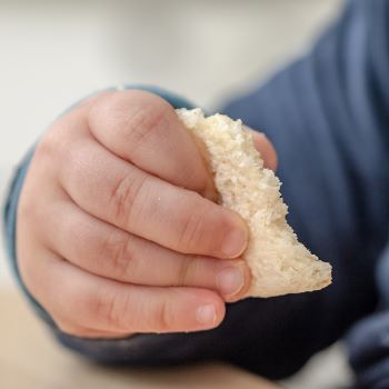 Memahami Manipulasi Si Kecil saat Makan