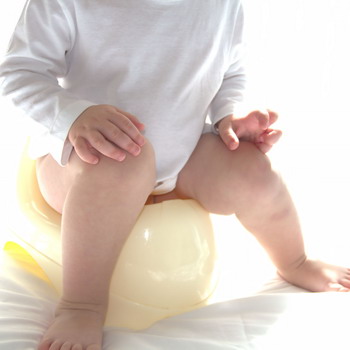 Ini Tandanya BAB Bayi Bermasalah