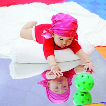 13 Kepintaran Bayi Usia 0-6 Bulan