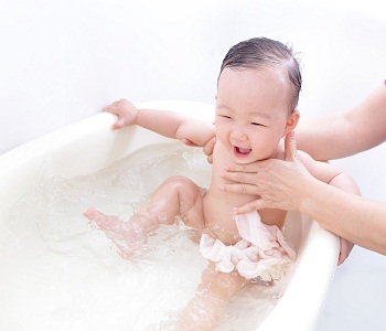 Acara Mandi Anak Makin Seru 