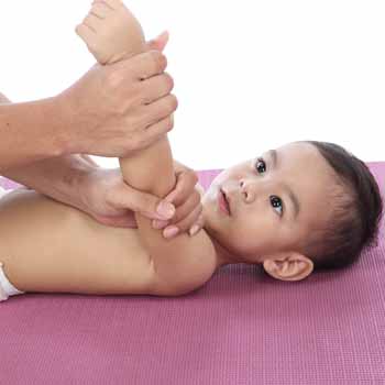 Langkah-Langkah Memijat Bayi yang Kelelahan
