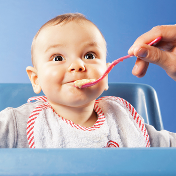 3 Gaya Makan Favorit Bayi. Mana yang Pas dengan Bayi Anda?