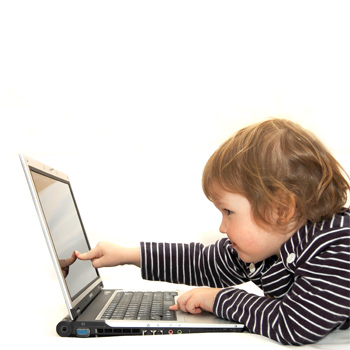 5 Cara Aman Mengalihkan Gadget dari Anak