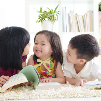 5 Tips Agar Si Kecil Bebas Bermain di Karpet yang Bersih