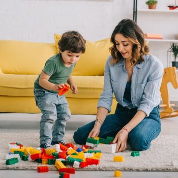 Bermain Kreatif Mendukung Perkembangan Otak Anak
