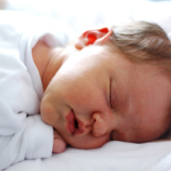 Bolehkah Bayi Baru Lahir Tidur di Kamar Ber-AC?