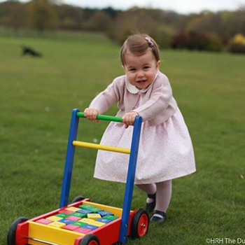 5 Gaya Menggemaskan Princess Charlotte