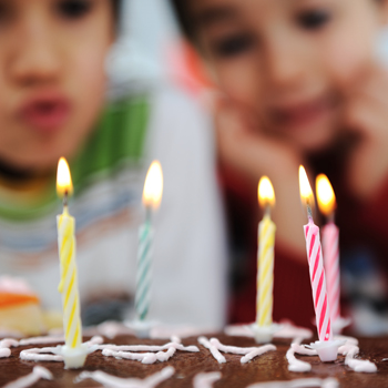 Memilih Kue Ultah Pertama Anak