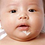 Cara Atasi Bayi Muntah