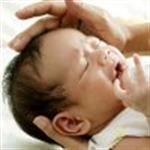 Tips Atasi Kerak Kepala Bayi