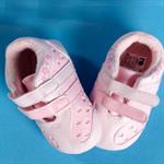 Sepatu Sesuai Usia Bayi