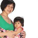 Tips Menggendong Bayi dengan Benar