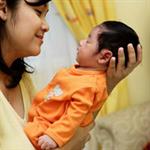 Tips Menggendong Bayi 0-4 Bulan