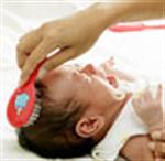 Kiat Bersihkan Kerak Topi Bayi