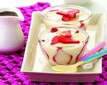 Puding Stroberi Saus Cokelat