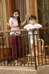 “Helicopter Mom”: Pengawasan Terlalu Melekat