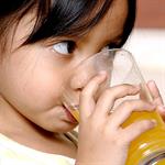 Balita Minum Pakai Cangkir
