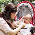 Tips Mengatur Makan Bayi Saat Berlibur
